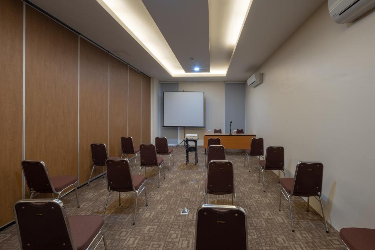 Terraz Tree Hotel Jakarta Luaran gambar