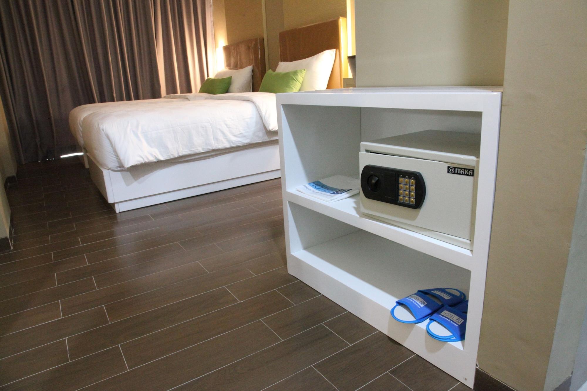 Terraz Tree Hotel Jakarta Luaran gambar