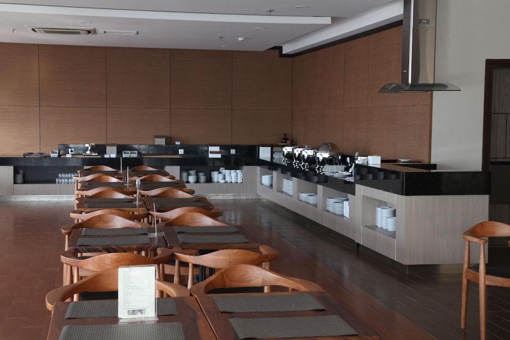 Terraz Tree Hotel Jakarta Luaran gambar