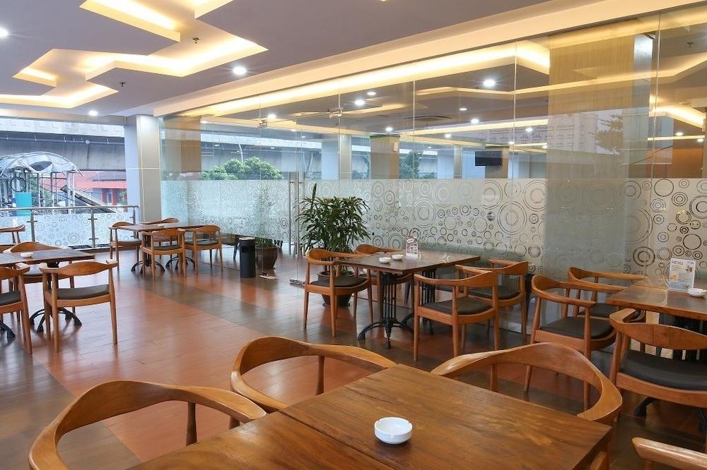 Terraz Tree Hotel Jakarta Luaran gambar