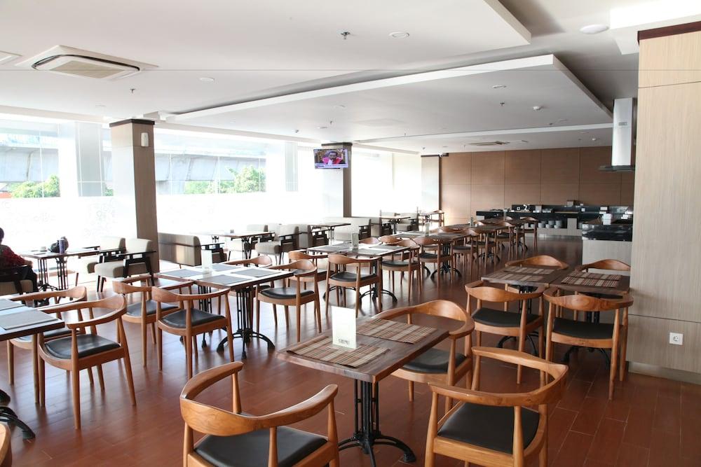 Terraz Tree Hotel Jakarta Luaran gambar