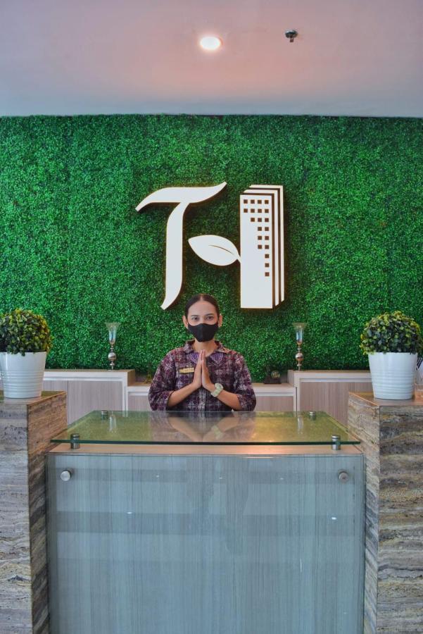 Terraz Tree Hotel Jakarta Luaran gambar