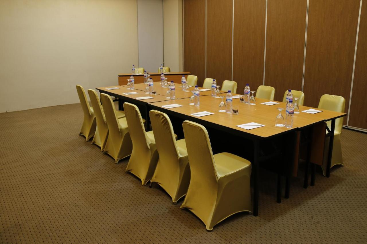 Terraz Tree Hotel Jakarta Luaran gambar