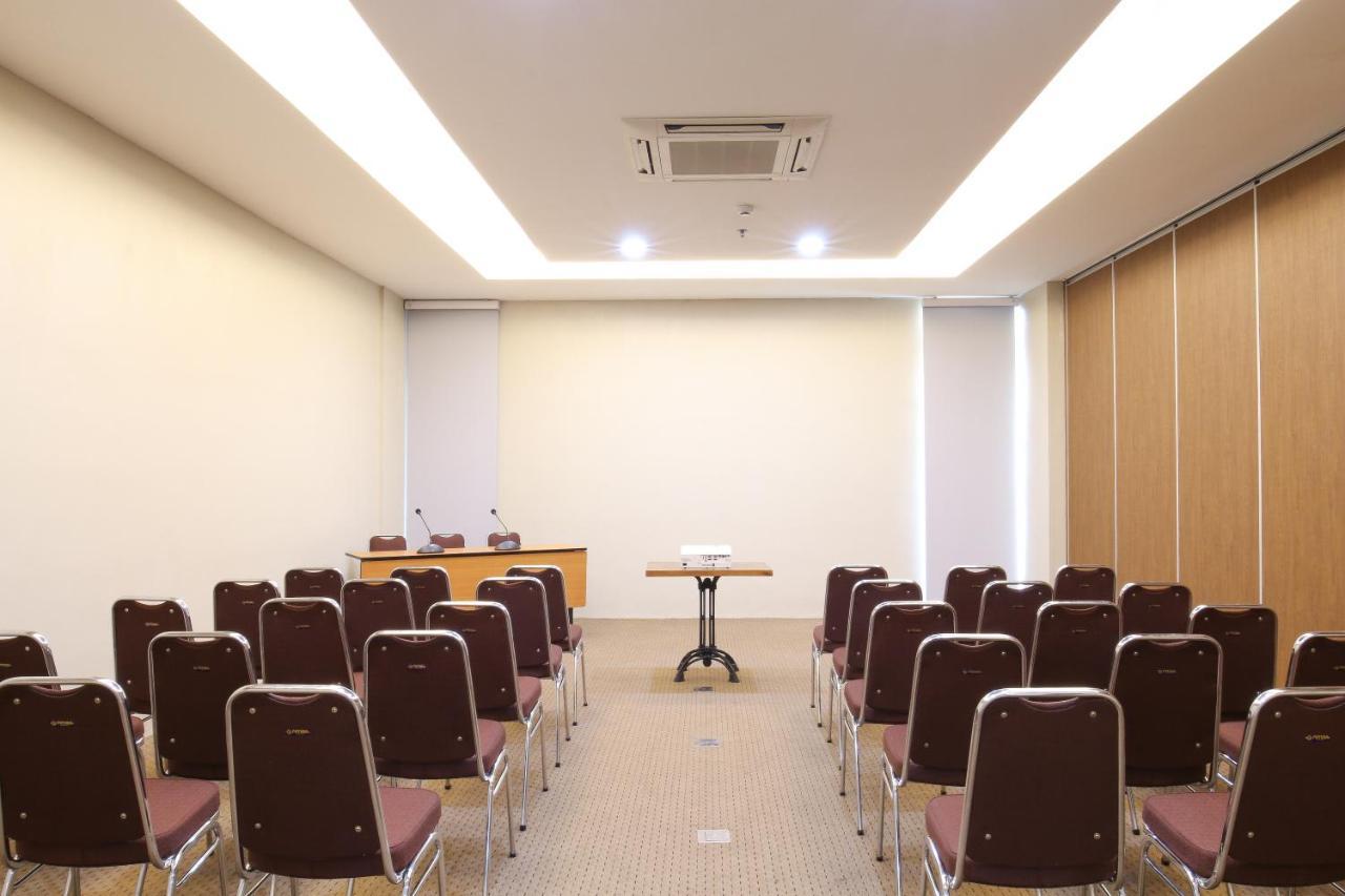 Terraz Tree Hotel Jakarta Luaran gambar