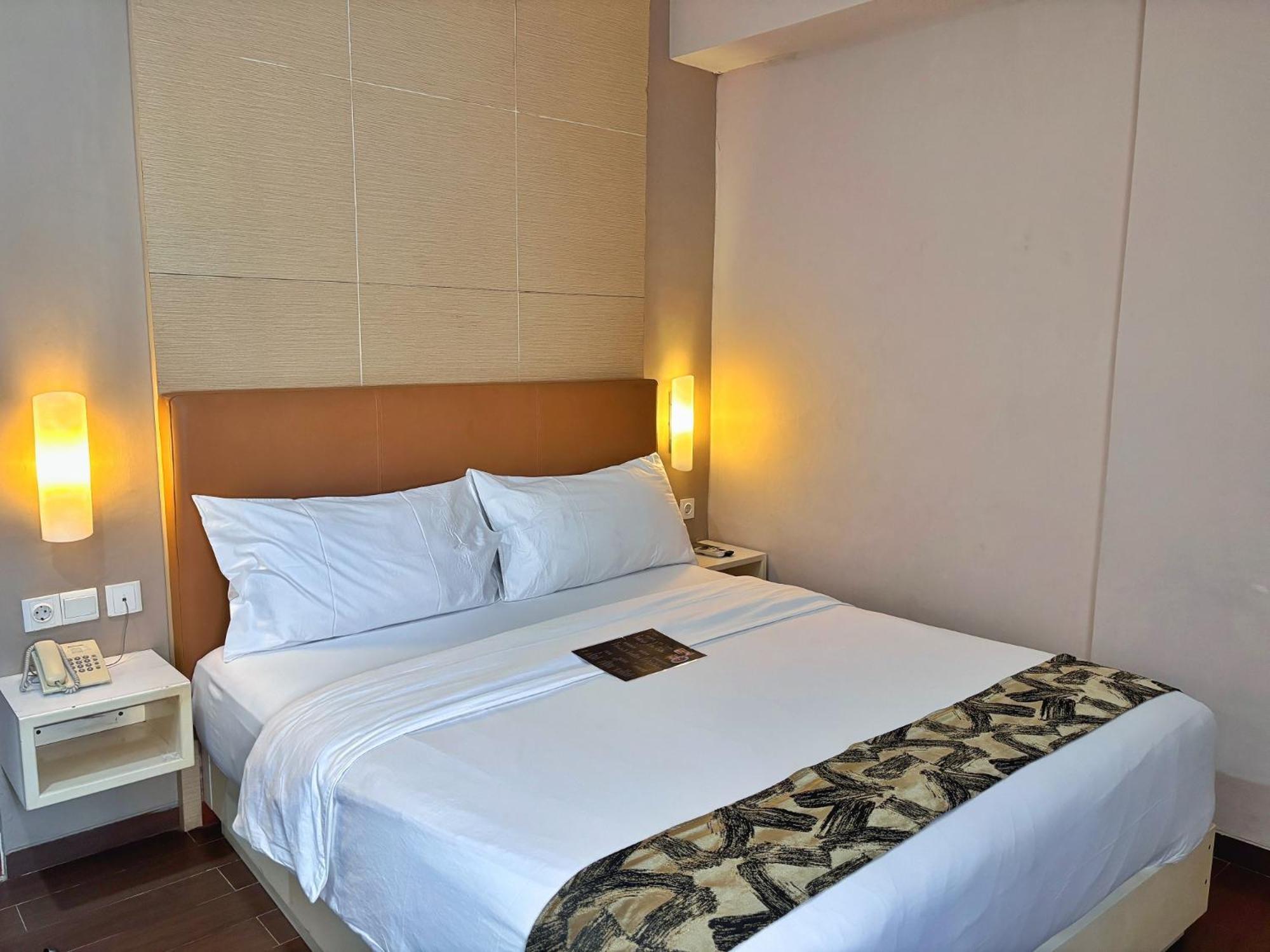 Terraz Tree Hotel Jakarta Luaran gambar