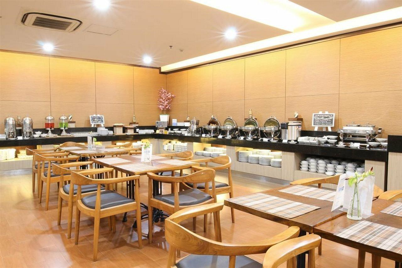Terraz Tree Hotel Jakarta Luaran gambar